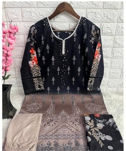 Robe vintage modeste pour femmes en blanc pakistanais Salwar Kameez avec un long costume formel Gharara et Dupatta - Product Image 1