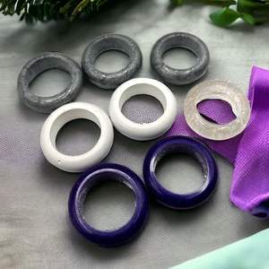 Servilleteros de acrílico hechos a mano con remolinos, brillos y acabados pintados a mano diseñados para mejorar el estilo de la comida y la Mesa - Product Image 5