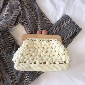 Bolso de rafia de ganchillo con flores hecho a mano con motivos bolso de mano para mujer - Product Image 2