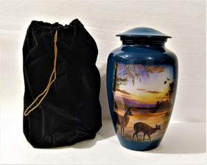 Urna de cremación de metal hecha a mano de la mejor calidad para cenizas humanas, precio al por mayor, suministros funerarios para adultos - Product Image 1