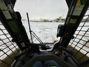 รถตักล้อยาง GEHL R135 ปี 2018 ขนาดเล็ก รับน้ำหนักได้ 9 ตัน พร้อมปั๊มไฮดรอลิก TCM และเครื่องยนต์ - Product Image 4