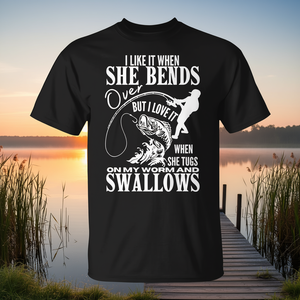 T-shirt personalizzabile con stampa 'I Love IT When She Bends Over' per promozioni - Product Image 3