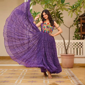 Elegante y elegante completamente elegante Kurti de color púrpura en tela Georgette en trabajo Gamthi, espejo y trabajo de encaje Kodi para ropa de mujer - Product Image 1