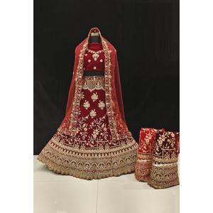 Exclusivo de terciopelo pesado de lona estándar adjunto diamante trabajo nupcial Lehenga Choli para mujeres para fiestas - Product Image 3