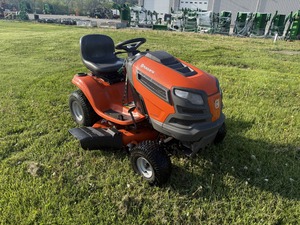 เครื่องตัดหญ้า Husqvarna YTH22V42 ปี 2016 ขาย - Product Image 4