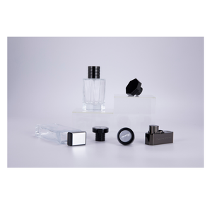 Flacon de parfum en alliage de zinc avec bouchon en bois, pulvérisateur à pompe, personnalisable - Product Image 4