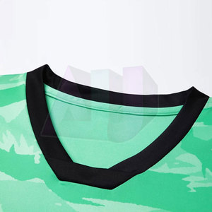 Uniforme de Fútbol Personalizado al por Mayor, 100% Poliéster, Ligero, Transpirable, Disponible en Varios Tamaños, Colores y Estilos - Product Image 2