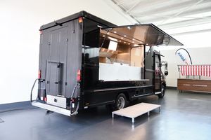 Camión de Comida Móvil Iveco de Alta Calidad, Camioneta de Comida de Acero Inoxidable, Remolque de Comida Motorizado, Vehículo de Servicio al Aire Libre - Product Image 4