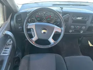 Chevrolet Silverado 2500 LT d'occasion, modèle 2010 - Product Image 4