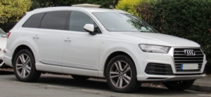 รถยนต์มือสอง Q7 รุ่นใหม่ พรีเมียม ระดับกลาง หรูหรา SUV เครื่องยนต์ V6 แบบธรรมดา พร้อมระบบไฮบริดอ่อนนุ่ม 48V ระบบขับเคลื่อนสี่ล้อแบบถาวร ระบบกันสะเทือนแบบปรับได้ ล้อแม็ก R21 พวงมาลัยซ้าย - Product Image 6