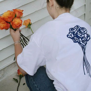 Camiseta con Estampado Floral en la Espalda, Estilo Urbano, Holgada, de Algodón Suave, Cómoda, Informal, Moderna, para Uso Diario - Product Image 1