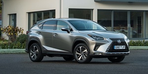 Lexus NX SUV พร้อมระบบเทอร์โบพาวเวอร์เทอร์โบเครื่องยนต์ด้านหน้าเบาะหนังสีดำแบบขับเคลื่อนทุกล้อ - Product Image 3