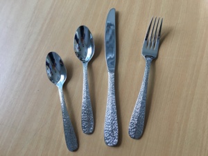 Ensemble de couverts en acier inoxydable avec manche martelé unique, cuillère et fourchette argentées, pour les fêtes - Product Image 3