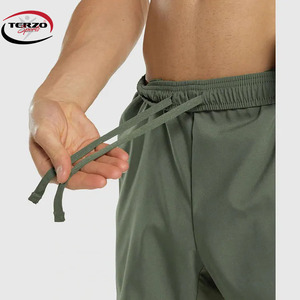 Hochwertige maßge schneiderte Herren Fitness Gym Shorts Sportswear Spandex/Polyester Solid Quick Dry Breath able - Product Image 5