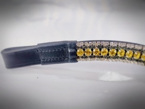 Bride de cheval de luxe en cuir avec 5 rangées de cristaux et diamants, accessoire d'équitation pour concours et spectacle - Product Image 2