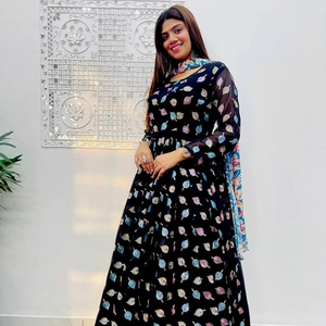 ชุดแฟนซีสำหรับปาร์ตี้ดีไซน์เนอร์พร้อม Dupatta งานปักเลื่อม - Product Image 1