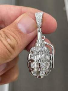 จี้ผู้ชายชุบทอง14K สีเหลืองพร้อมเพชรโมอิสแท้2ชิ้นสำหรับงานปาร์ตี้ - Product Image 2