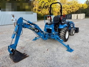 Tractor LS XJ2025H 2024 con potente sistema de retroexcavadora para agricultura profesional - Product Image 3