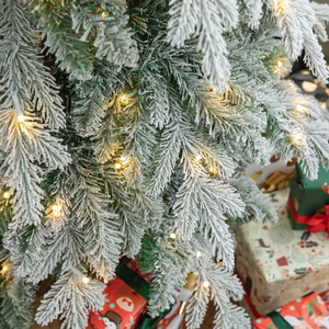 Vente en gros <span class=keywords><strong>de</strong></span> 7,5 pieds (2,3 mètres) personnalisés <span class=keywords><strong>Sapin</strong></span> <span class=keywords><strong>de</strong></span> Noël artificiel en pin floqué pré-éclairé avec lumières LED blanc chaud - Product Image 3