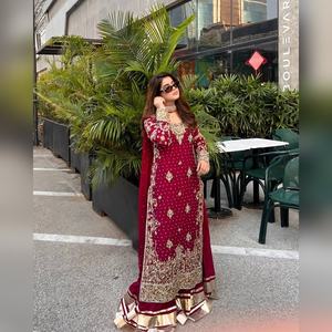 Conjunto de salwar kameez sharara de georgette multicolor de estilo moderno con detalles de bordado resham y dupatta elegante, colección 2025 - Product Image 1