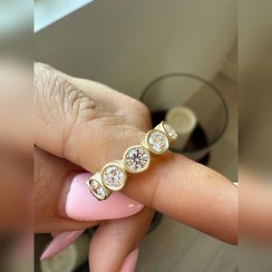 Bague de luxe pour femme en or martelé finition mate avec diamant de laboratoire rond VVS1 VVS2 de 1,50 carat – Achat en gros - Product Image 1