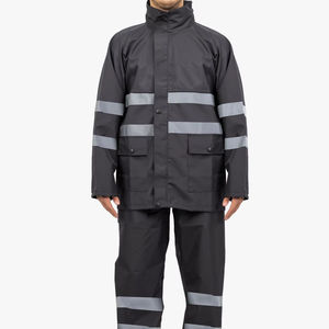 Imperméable léger et élégant XL imperméable et coupe-vent avec bandes réfléchissantes pour le camping en plein air Utilisation durable et confortable - Product Image 1