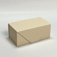 Boîte cadeau magnétique unique pliable en carton rigide beige avec logo personnalisé pour l'emballage de vêtements, de chaussures, de parfums, de cosmétiques, d'entreprise