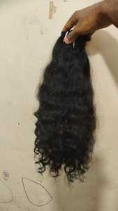 100% tissage de cheveux humains indiens non transformés. Tissage de cheveux ondulés naturels à cuticule alignée à une machine donneuse double trame - Product Image 3