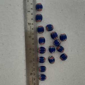 Cuentas de vidrio de Chevron rayadas hechas a medida con rayas azules, blancas y rojas en tamaños mini ideales para diseñadores de joyas - Product Image 6