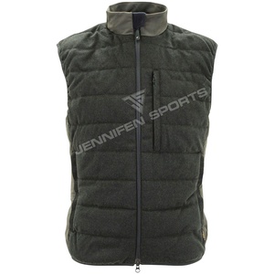 เสื้อกั๊กยุทธวิธีแบบปรับได้ ผลิตจากผ้าขนสัตว์แท้ 100% พร้อมแผ่นรองรับน้ำหนัก  มีหลายกระเป๋า เหมาะสำหรับกิจกรรมกลางแจ้ง การฝึกยุทธวิธี และการล่าสัตว์ ใช้ได้ทั้งผู้ชายและผู้หญิง - Product Image 1