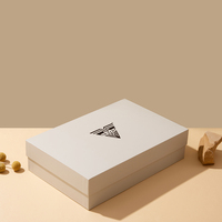 Coffret d'emballage de luxe rigide personnalisé pour perruques avec couvercle et base, incluant un sac anti-poussière en velours, du papier de soie et une carte de remerciement