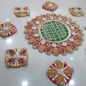 Tapis de rangement multicolore fait à la main pour mariages et fêtes Motifs complexes et couleurs vives pour décorations de table Diwali - Product Image 6