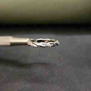 Bague Éternité Élégante en Acier Inoxydable avec Sertissage Classique et Moissanite Plaqué Or 18K – Style Unique pour Cadeau de Saint-Valentin - Product Image 6