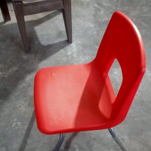 Chaise d'école pour enfants en plastique, design moderne, durable, hauteur réglable, dossier haut, rotative, chambre à coucher, salon, parc, utilisation en extérieur - Product Image 1