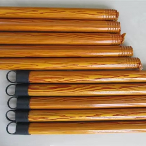 Mangos de escoba de madera de eucalipto de primera calidad, recubiertos de PVC, duraderos y con acabado suave - Product Image 1