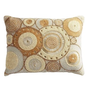 Grande housse de coussin perlée de perles de rocaille sur mesure pour le salon avec des motifs traditionnels housse de coussin de perles de rocaille pour cadeau - Product Image 1