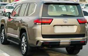 Toyota LandCruiser GXR 4.0L Essence Berline 8 Cylindres 6 Vitesses Automatique Cuir Foncé Conduite à Gauche/Droite Occasion - Product Image 2