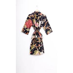 Kimono Kantha en coton fait main indien pour femme et homme – Robe de plage élégante, peignoir d'été, patchwork floral, cadeau pour elle, respirant et séchage rapide - Product Image 5
