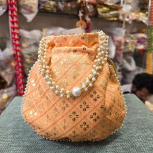 Hermosa Bolsa Potli Bordada a Mano con Espejo Indio para Mujer, Nuevo Diseño, Moderna Bolsa para Bodas y Regalos - Product Image 3