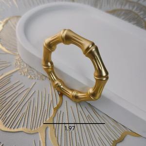 Rond de serviette en laiton Antique en bois d'acacia haut de gamme pour la conception d'anneau de serviette d'acacia de marbre d'hôtel pour la décoration intérieure - Product Image 4