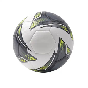 Ballon de football de taille officielle personnalisé, de haute qualité, en matériau PU-PVC pour l'entraînement sportif, design classique, personnalisé - Product Image 4