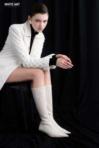 Tissu de couette en coton biologique Prix de gros Vestes pour femmes BLANCHES Mode féminine Veste matelassée SUZY de haute qualité perlée à la main - Product Image 6