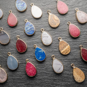 จี้พลอยโมราแดงชิ้นลูกแพร์-จี้ชุบทองด้วยไฟฟ้า - Product Image 3