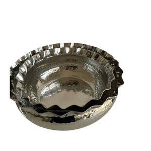 Elégant bol de service à chocolat en acier inoxydable martelé avec base dorée décorative, parfait pour les desserts, à prix économique - Product Image 4
