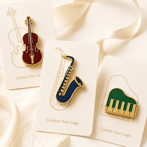 Badges de revers personnalisés minimalistes en émail plaqué or, motifs saxophone, violon, piano - Product Image 1