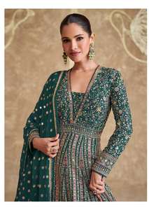 Charmante robe Anarkali avec séquence de broderie entièrement cousue taille libre tenue parfaite pour les femmes pour les célébrations de mariage - Product Image 5