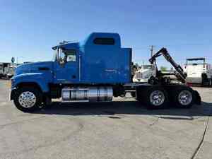 Camion tracteur poids lourd routier 6x4 avec cabine couchette diesel pour le transport logistique commercial - Product Image 3