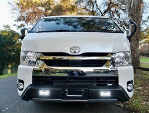 Toyota Hiace 2020 4WD 10 Plazas GL Edición Dark Prime 4WD 10 Asientos - Product Image 2