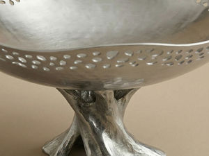 Frutero Escultural Hecho a Mano de Acero Inoxidable, Minimalista, Orgánico, con Borde Perforado, Resistente al Óxido, Moderno para Mesa - Product Image 5