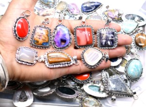 Colgantes a granel Lote de colgantes de piedras preciosas mixtas Joyería hecha a mano Colgantes al por mayor Forma y tamaño mixtos Chapado en plata de ley 925 - Product Image 3